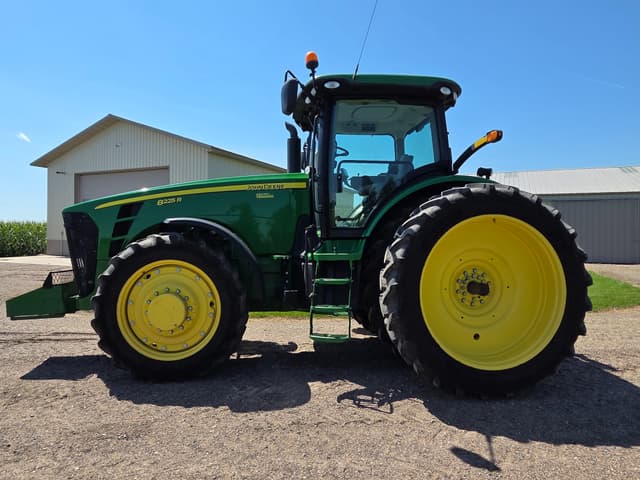 Image of John Deere 8225R equipment image 2