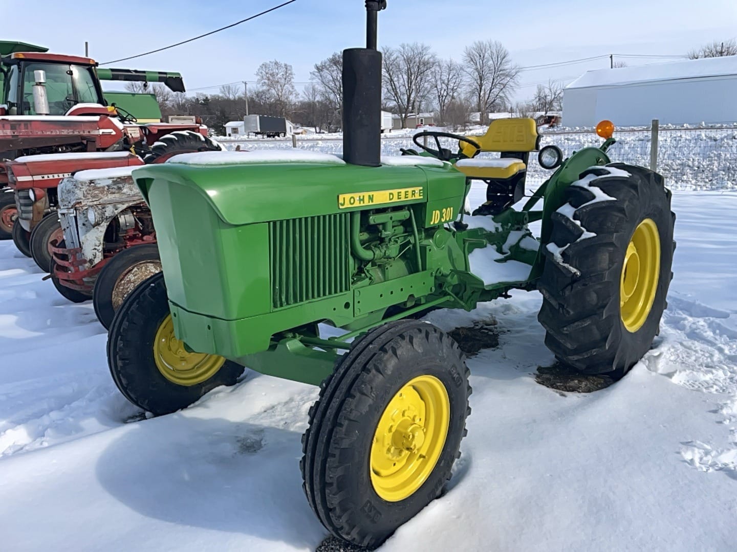 John Deere 301 Equipment Image0