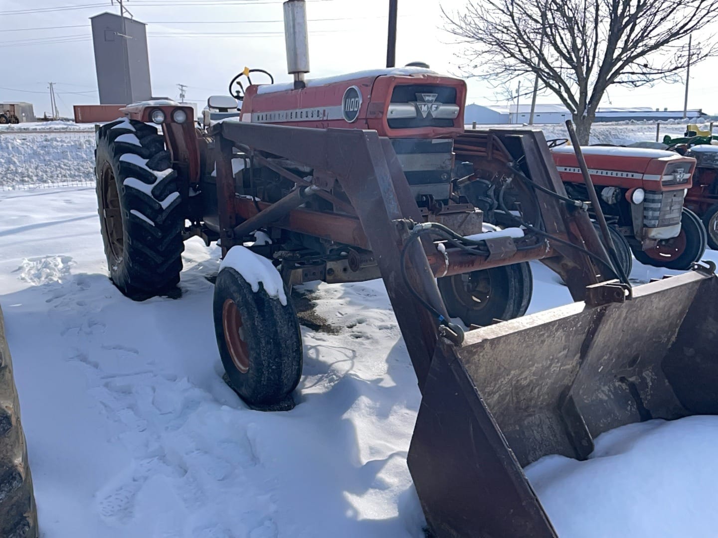 Massey Ferguson 1100 Equipment Image0