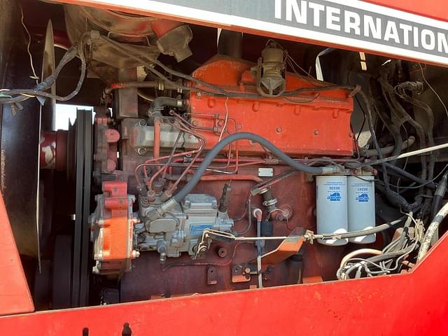Image of International Harvester 4386 equipment image 1