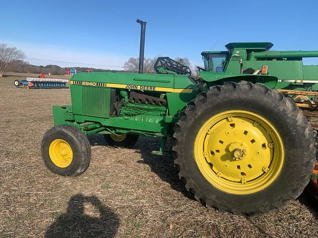 Image of John Deere 2940 equipment image 4