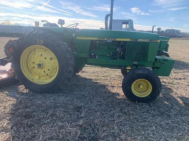 Image of John Deere 2940 equipment image 2