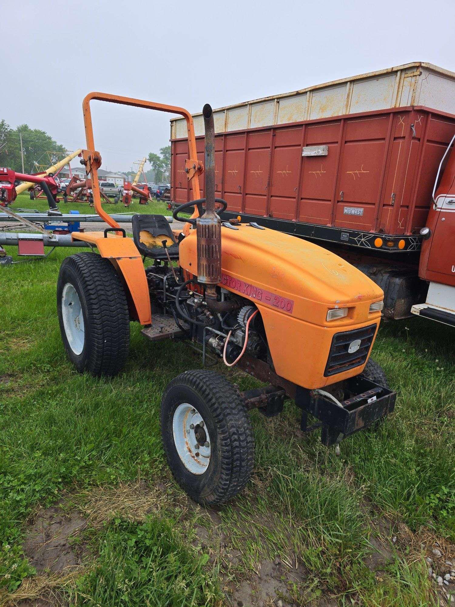 Main image Tractor King 200