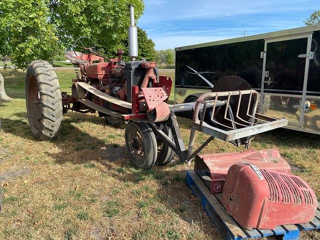 Image of Farmall H equipment image 2