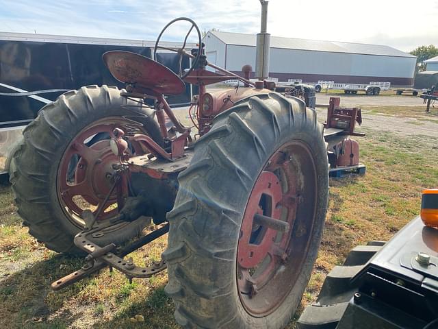 Image of Farmall H equipment image 3