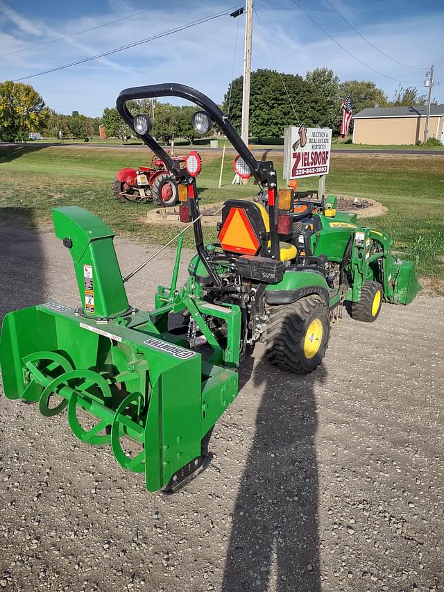 Image of John Deere 1025R equipment image 2