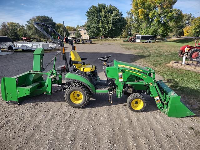 Image of John Deere 1025R equipment image 1