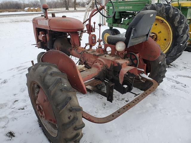 Image of Farmall B equipment image 3