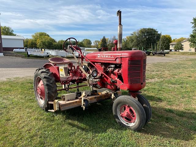 Image of Farmall B equipment image 2