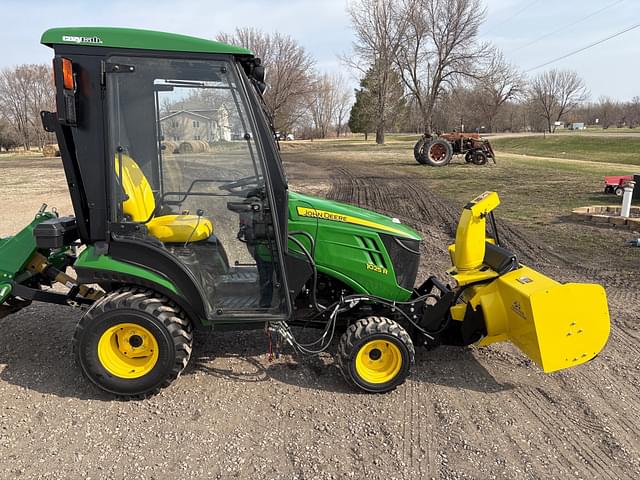 Image of John Deere 1025R equipment image 3