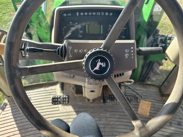 Image of John Deere 7130 equipment image 1