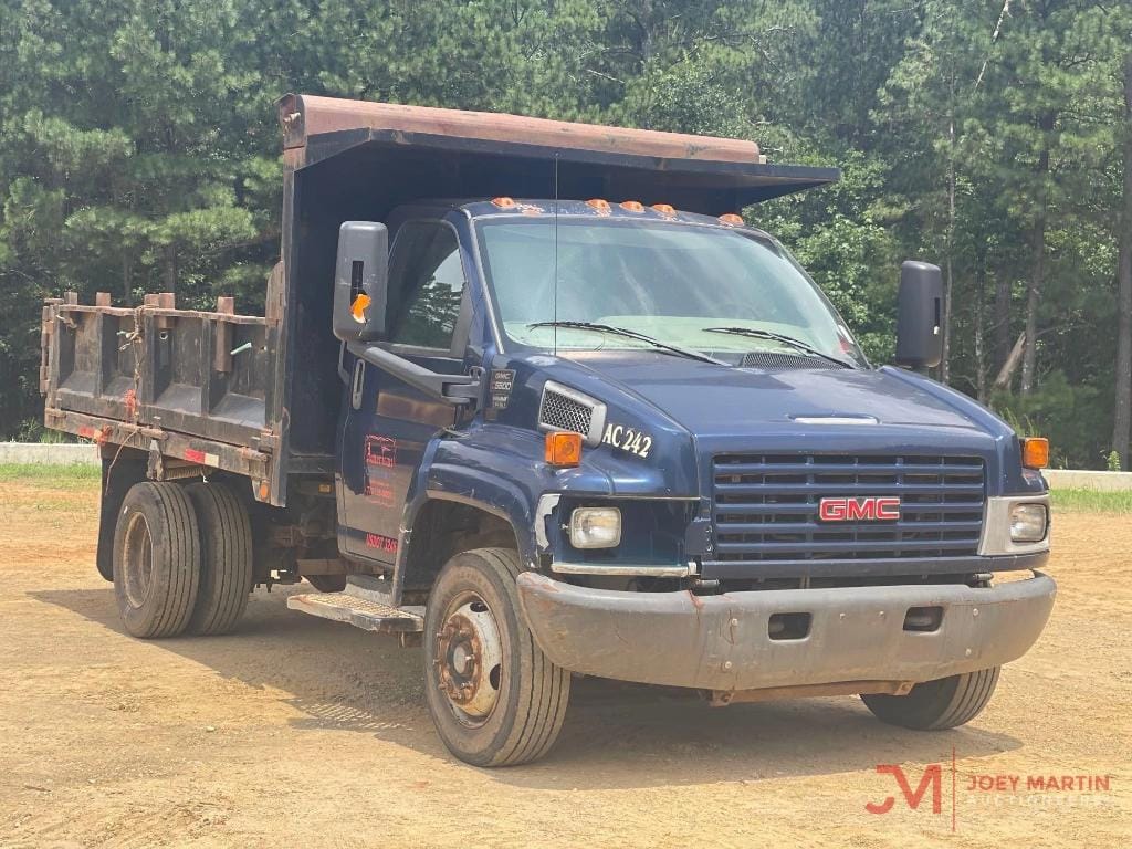 2005 GMC C5500 Equipment Image0