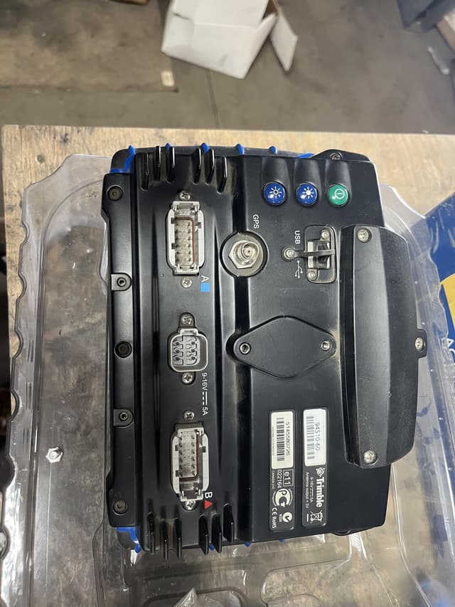 Image of Trimble FM750 equipment image 2