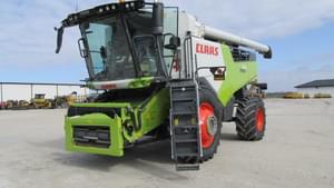 2022 CLAAS Trion 740 Image