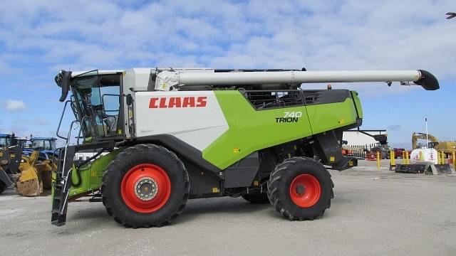 Image of CLAAS Trion 740 equipment image 1