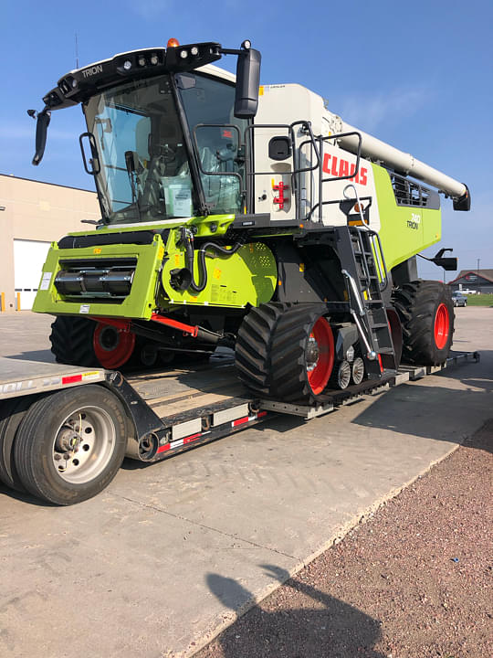 Image of CLAAS Trion 740TT Primary image