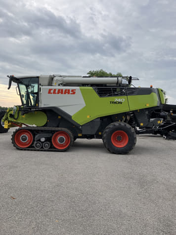 Main image CLAAS Trion 740TT
