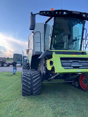 2023 CLAAS Trion 740TT Image