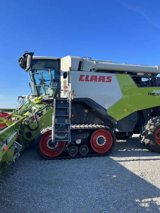 Main image CLAAS Trion 740TT