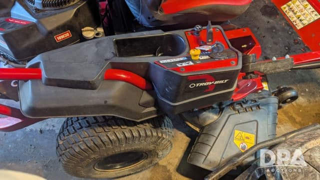 Image of Troy Bilt MUSTANG Z42 equipment image 2
