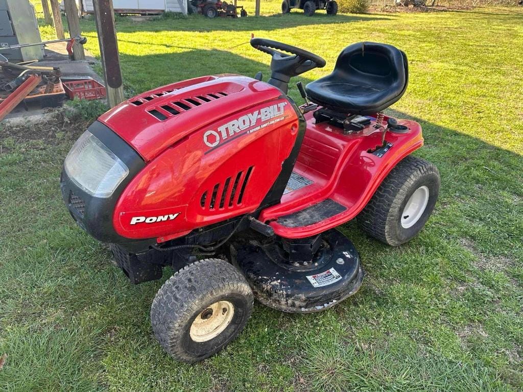 Troy Bilt Pony Equipment Image0