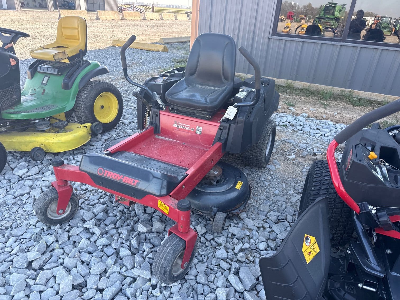 Troy Bilt Mustang 42 Equipment Image0