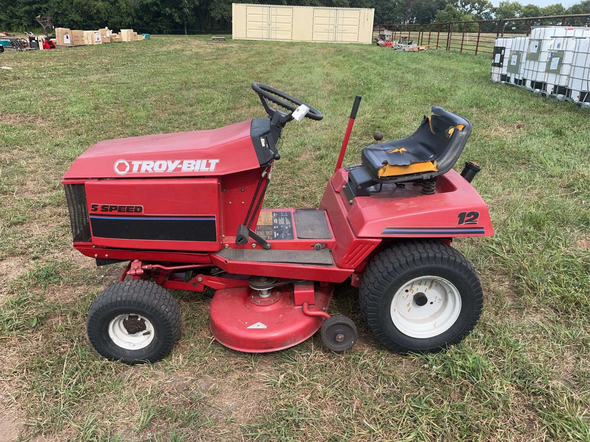 Troy Bilt LX426 Equipment Image0