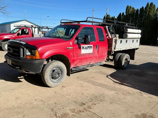 Image of Ford F-350 equipment image 3