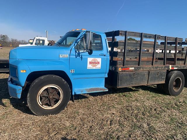 Image of Ford F-700 equipment image 2