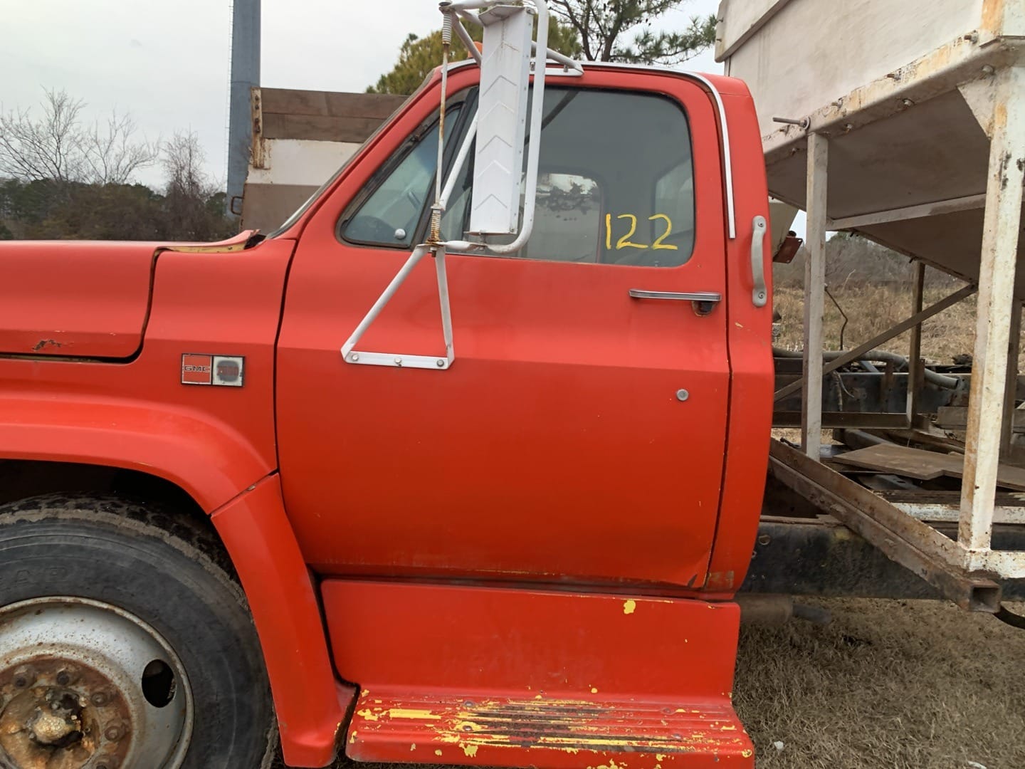 GMC 7000 Equipment Image0