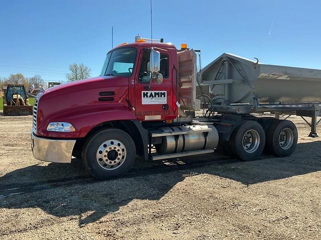 Image of Mack CX613 equipment image 3