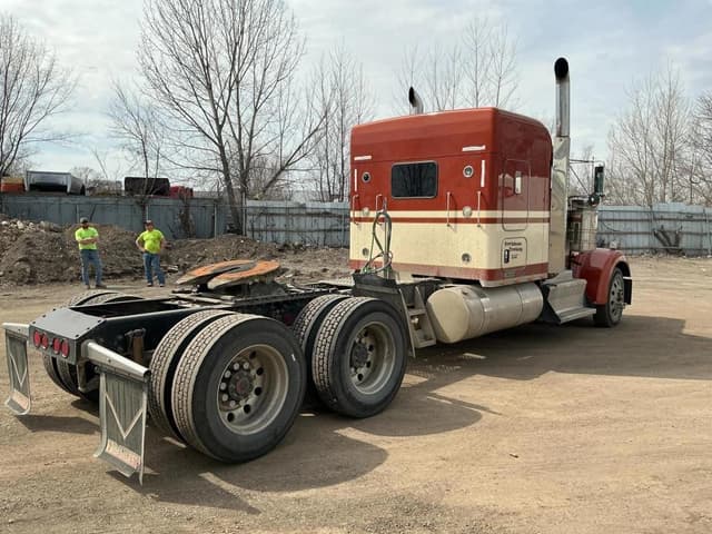 Image of Kenworth W900B equipment image 2