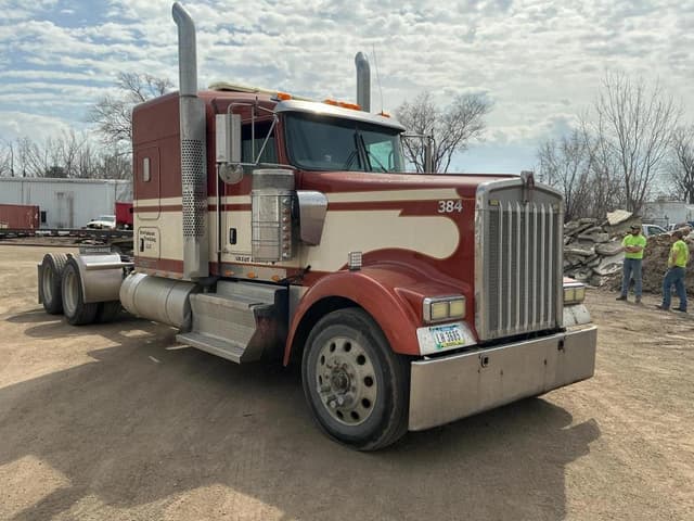 Image of Kenworth W900B equipment image 1