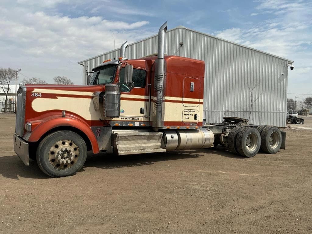 Image of Kenworth W900B Primary image