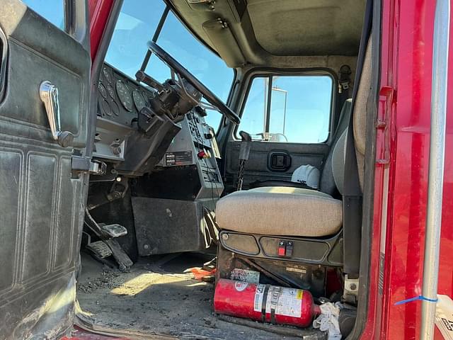 Image of Mack CH613 equipment image 3