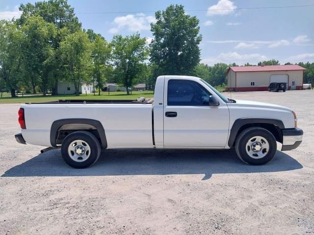 Image of Chevrolet 1500 equipment image 3