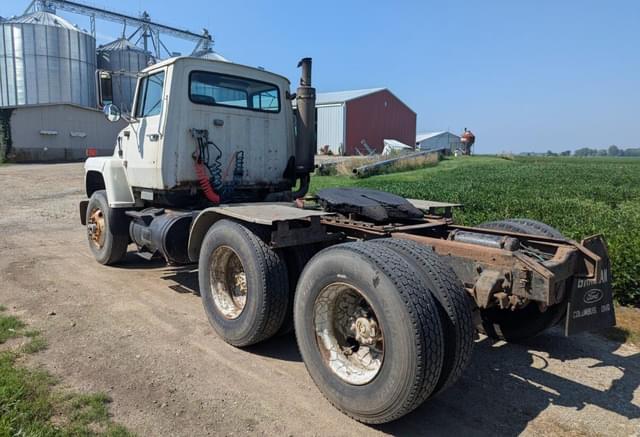 Image of Ford L9000 equipment image 4