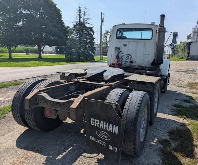 Image of Ford L9000 equipment image 3