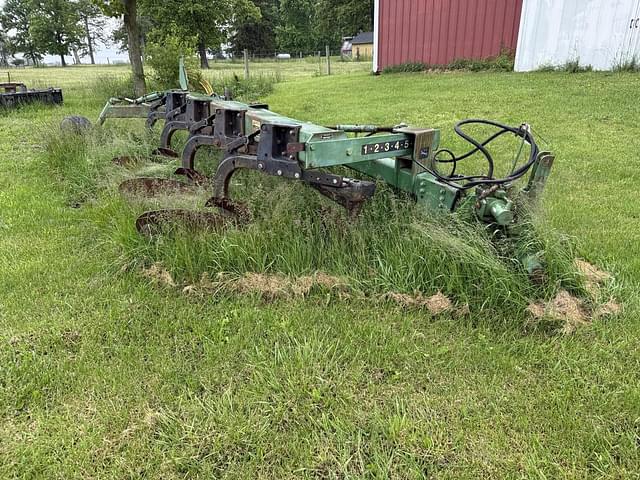 Image of John Deere 2700 equipment image 1