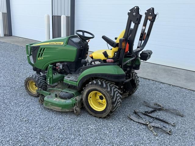Image of John Deere 1026R equipment image 3