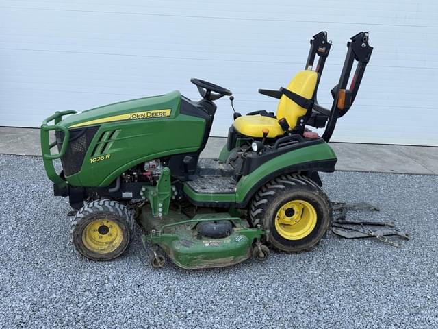 Image of John Deere 1026R equipment image 1