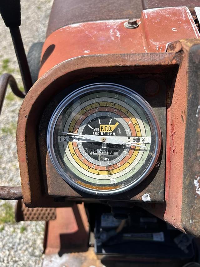 Image of International Harvester 656 equipment image 4