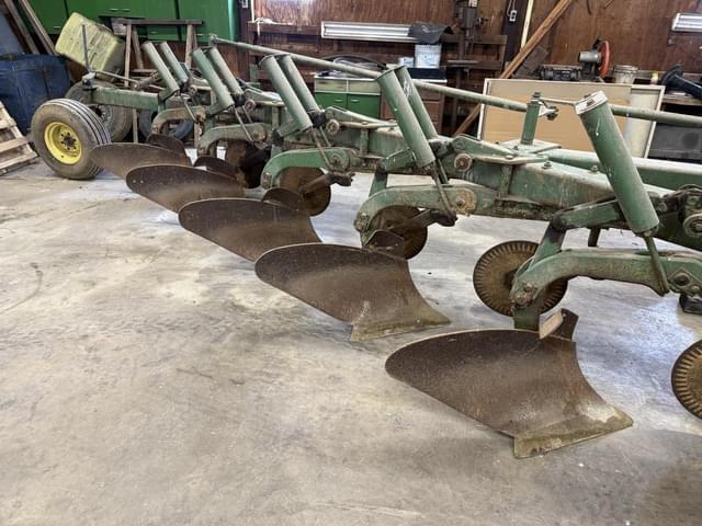 Image of John Deere 2500 equipment image 1
