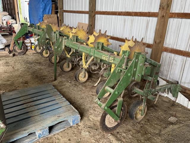 Image of John Deere 825 equipment image 1