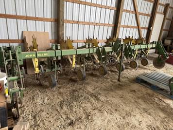Main image John Deere 825