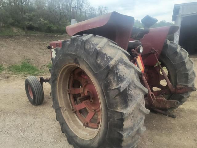 Image of Farmall 656 equipment image 2