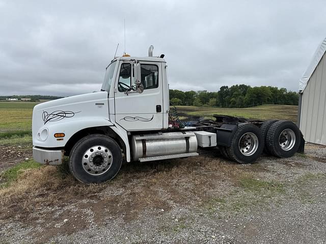 Image of Freightliner FL112 equipment image 1