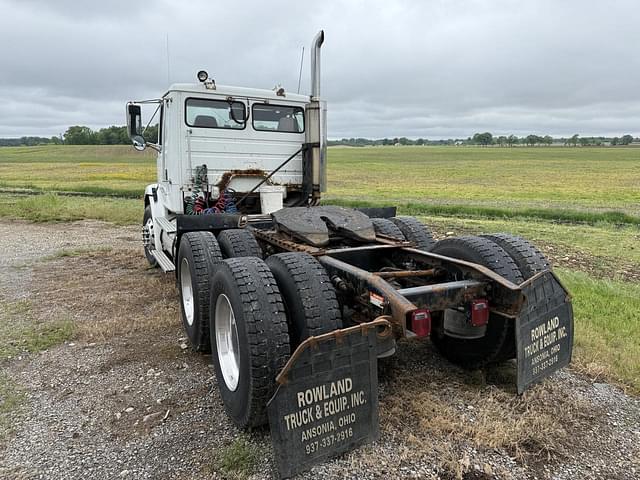 Image of Freightliner FL112 equipment image 4