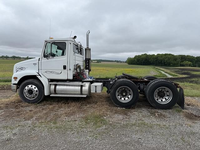 Image of Freightliner FL112 equipment image 2