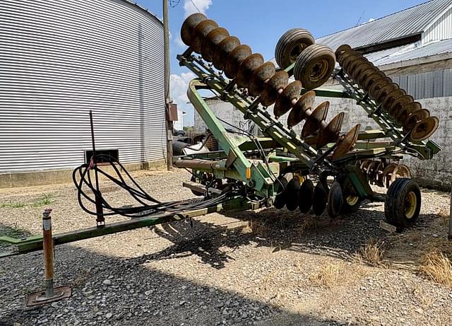 Image of John Deere 235 equipment image 1
